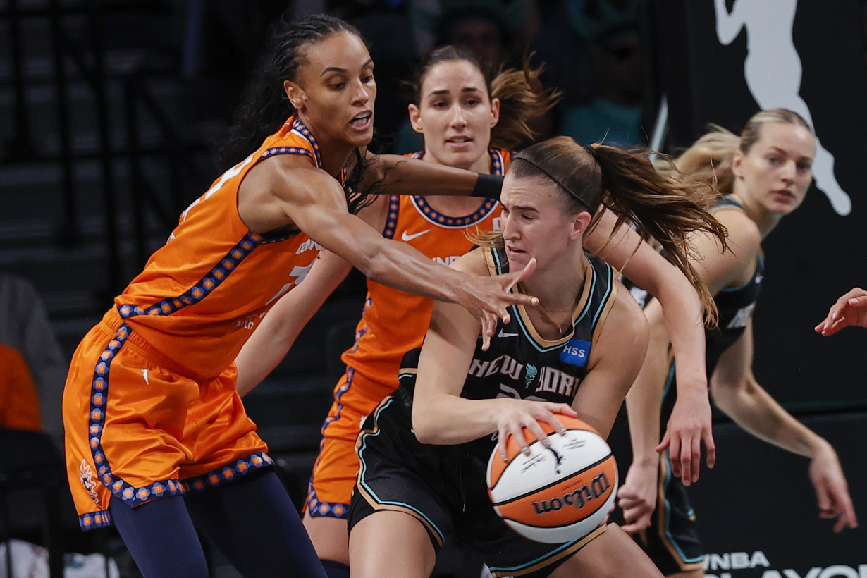 Bonner and Allen lead Connecticut to a 78-63 win over New York in Game 1 of WNBA semifinal series