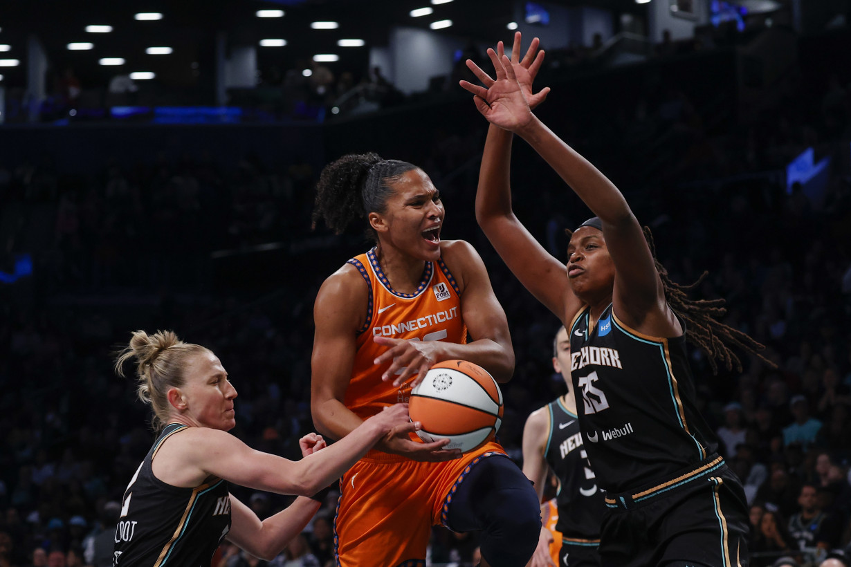 Bonner and Allen lead Connecticut to a 78-63 win over New York in Game 1 of WNBA semifinal series