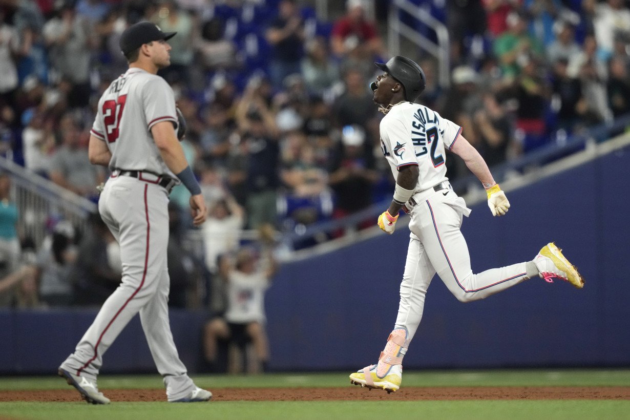 Braves RHP Charlie Morton goes on IL with finger issue, making him ineligible for NLDS