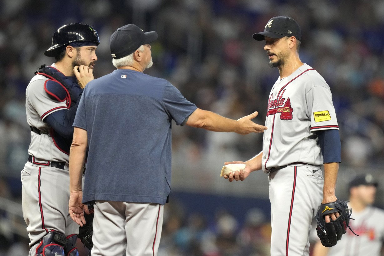 Braves RHP Charlie Morton goes on IL with finger issue, making him ineligible for NLDS