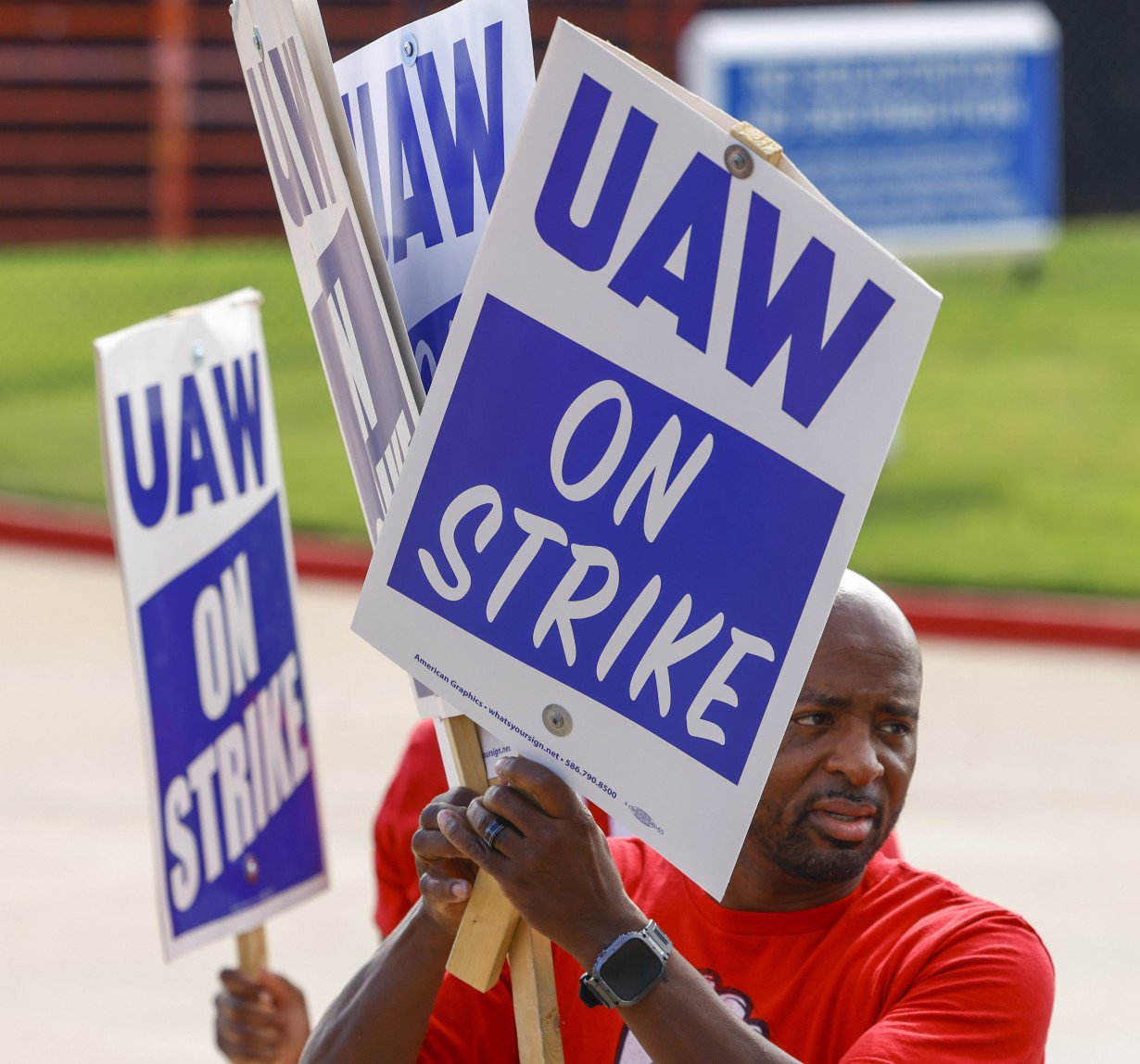 Auto workers still have room to expand their strike against car makers. But they also face risks