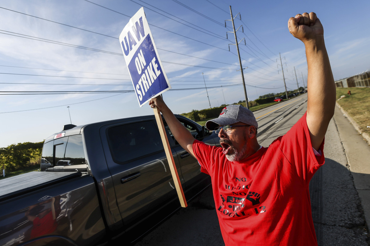 Auto workers still have room to expand their strike against car makers. But they also face risks