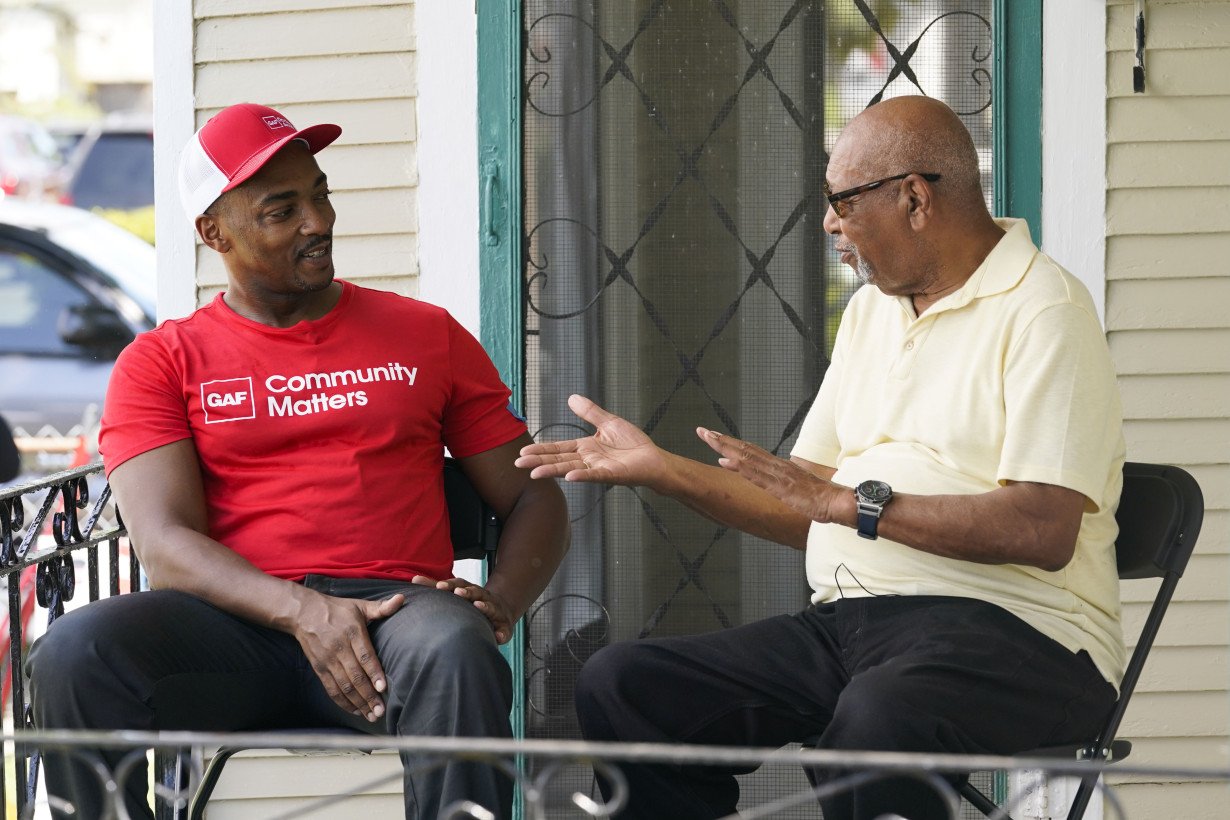 Back at old job, Anthony Mackie lends star power to New Orleans' post-Ida roof repair effort