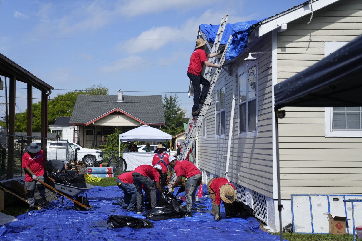 Back at old job, Anthony Mackie lends star power to New Orleans' post-Ida roof repair effort