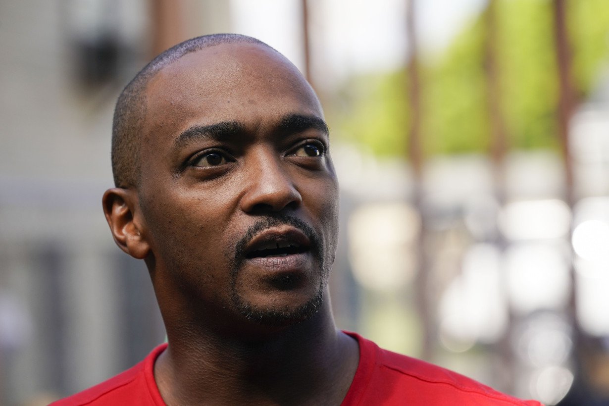 Back at old job, Anthony Mackie lends star power to New Orleans' post-Ida roof repair effort