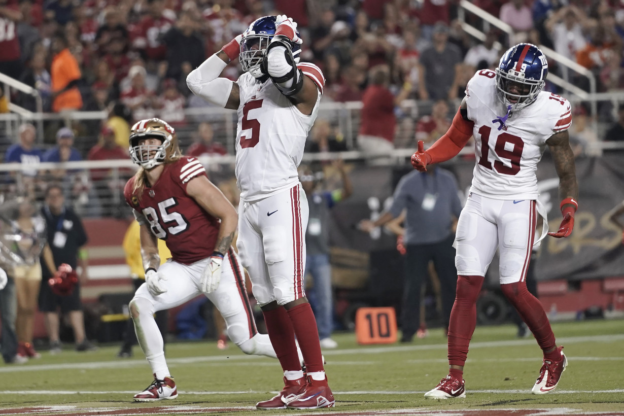 Christian McCaffrey and the 49ers win 13th straight in the regular season, beat the Giants 30-12