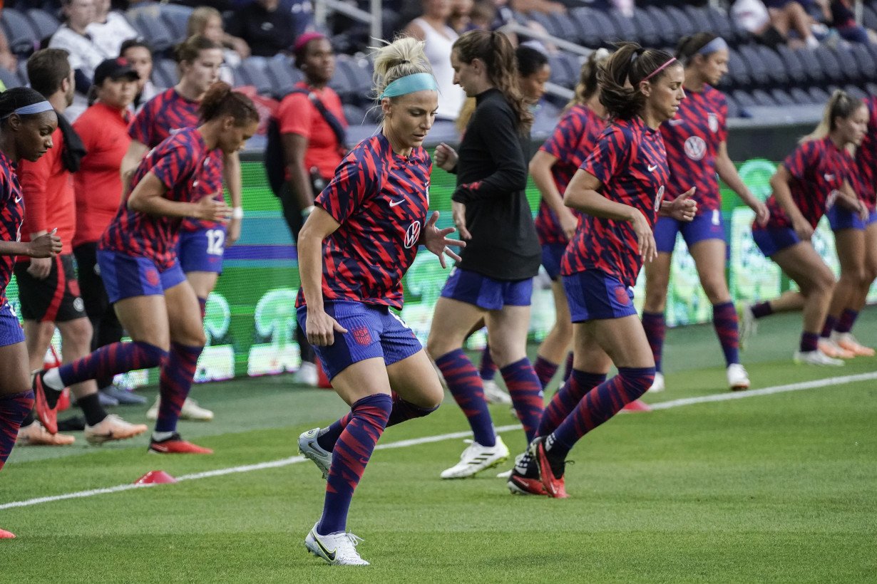 Julie Ertz says goodbye to the US national team during a 3-0 win over South Africa