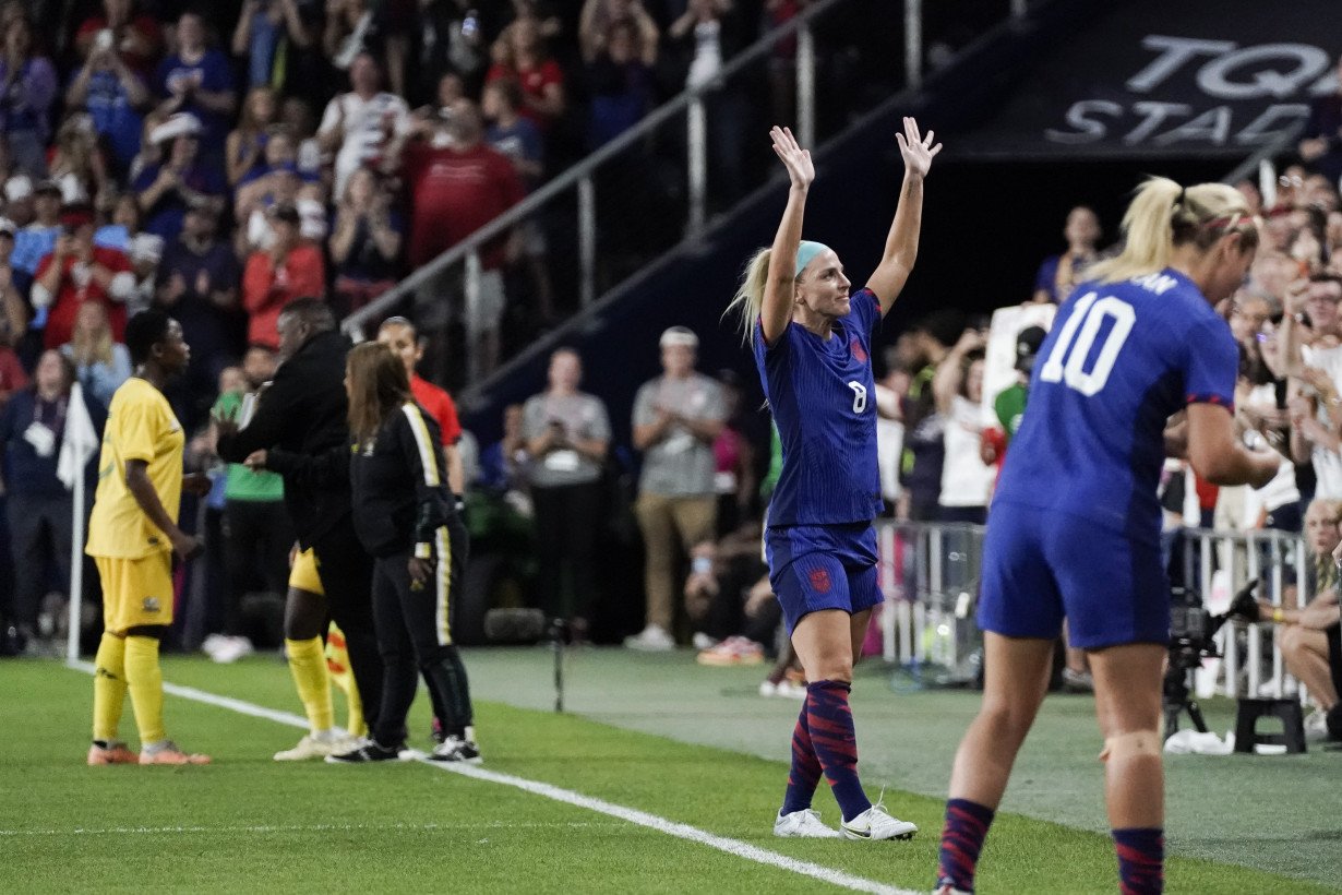 Julie Ertz says goodbye to the US national team during a 3-0 win over South Africa