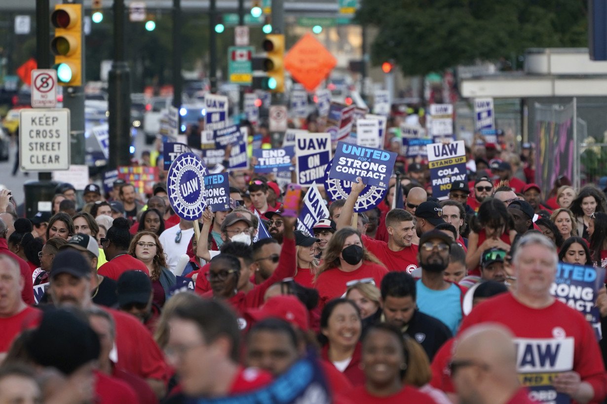 Trump says he always had autoworkers' backs. Union leaders say his first-term record shows otherwise