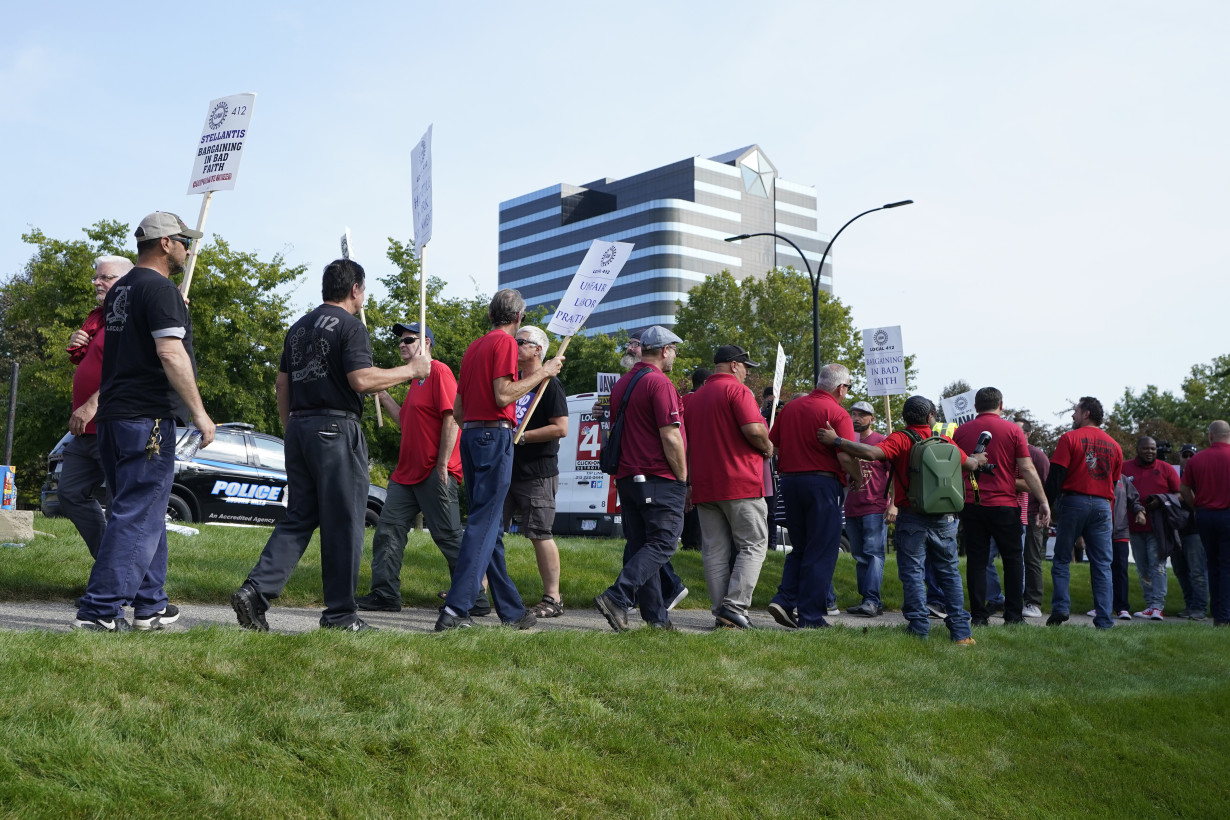 Jeep maker Stellantis makes a new contract offer as auto workers prepare to expand their strike