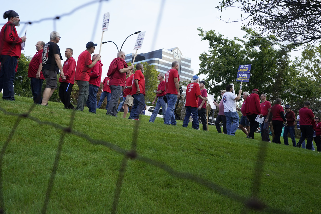 Jeep maker Stellantis makes a new contract offer as auto workers prepare to expand their strike