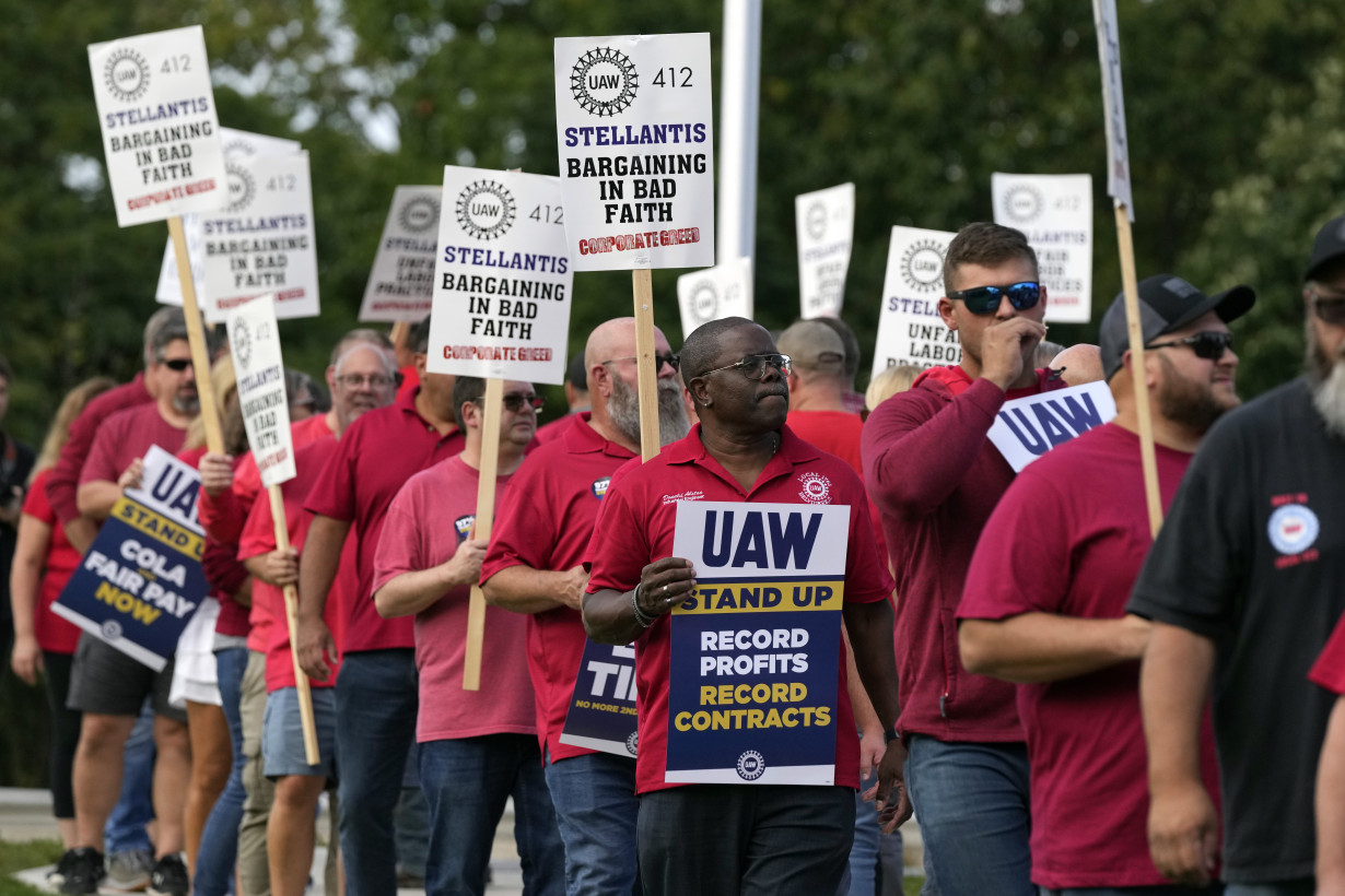 Jeep maker Stellantis makes a new contract offer as auto workers prepare to expand their strike