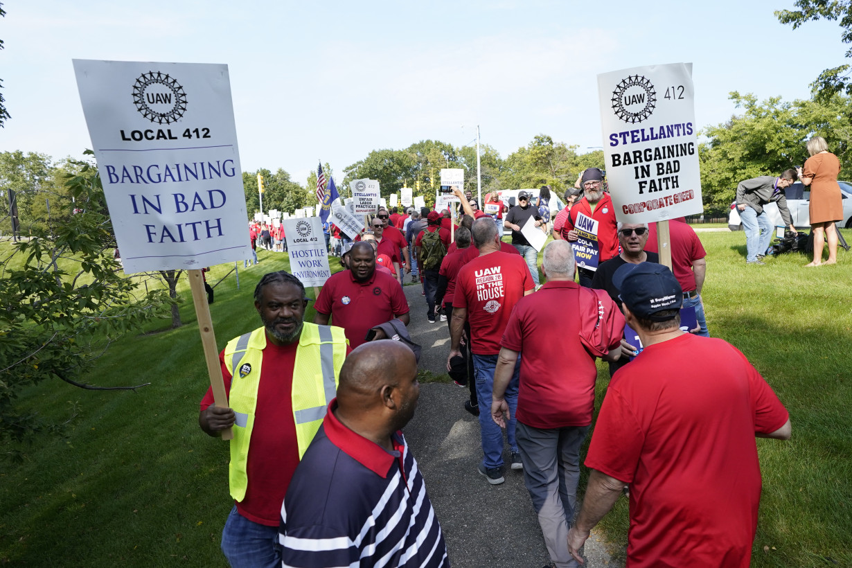 Jeep maker Stellantis makes a new contract offer as auto workers prepare to expand their strike