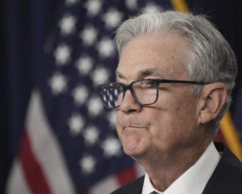 Fed keeps rates unchanged and signals optimism about a potential 'soft landing'