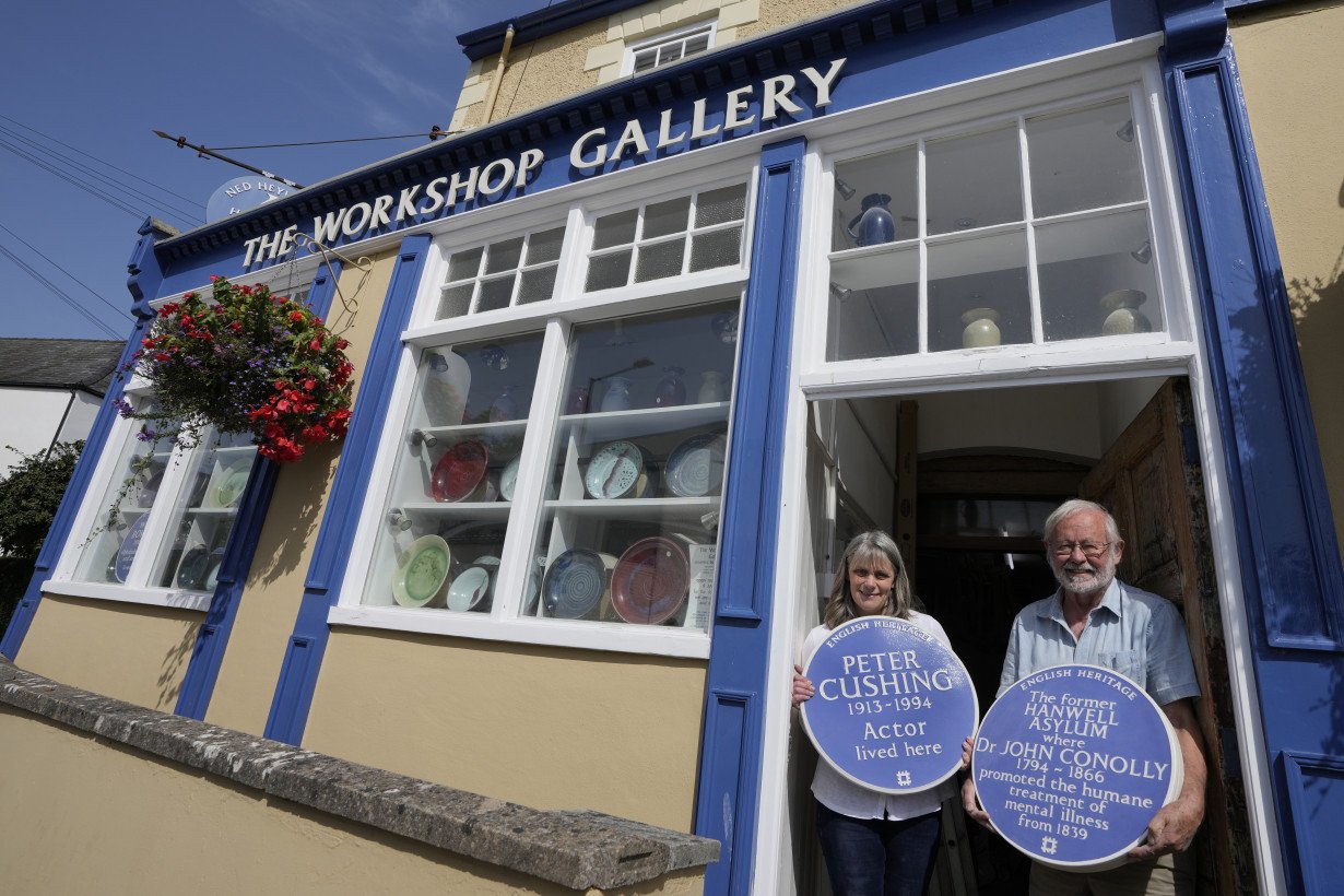 London’s historic blue plaques seek more diversity as 1,000th marker is unveiled