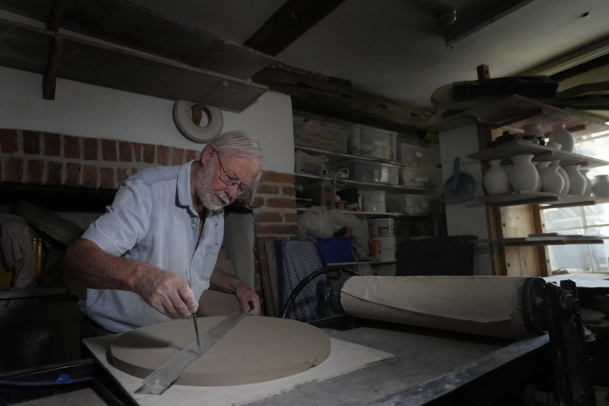 London’s historic blue plaques seek more diversity as 1,000th marker is unveiled