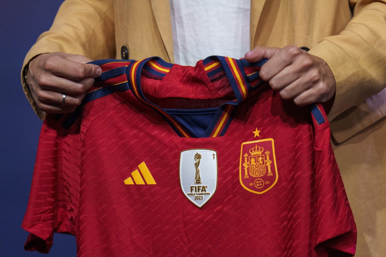 Spain players arrive at camp after Hermoso accuses federation of threatening World Cup winners