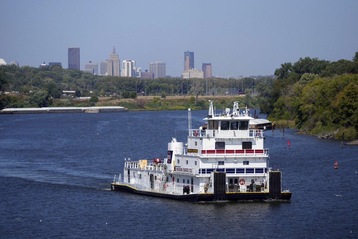 Low Mississippi River limits barges just as farmers want to move their crops downriver