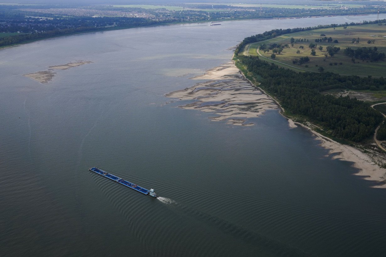 Low Mississippi River limits barges just as farmers want to move their crops downriver