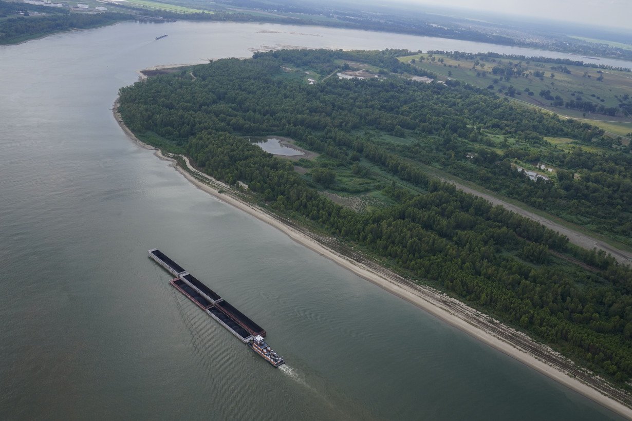 Low Mississippi River limits barges just as farmers want to move their crops downriver