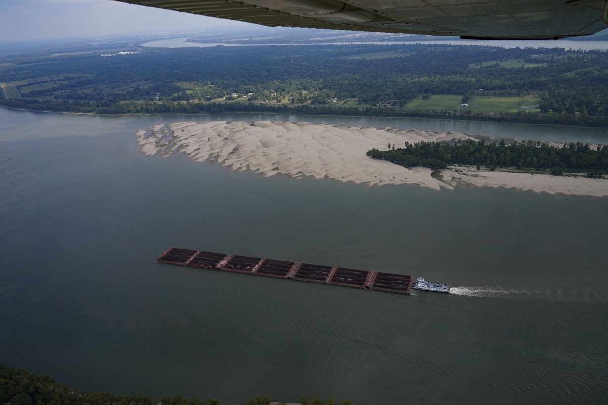 Low Mississippi River limits barges just as farmers want to move their crops downriver