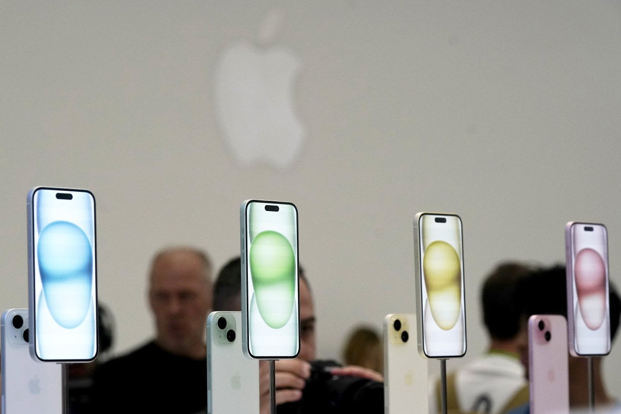 Apple exec defends the decision to make Google its default search engine on iPhones and Macs