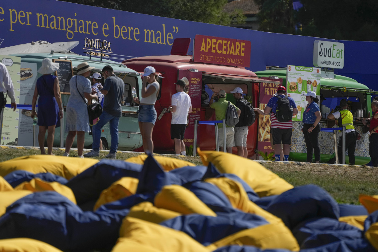 Carbonara burgers and a 'Spritz Bar' truck highlight the Ryder Cup food court menu in Italy