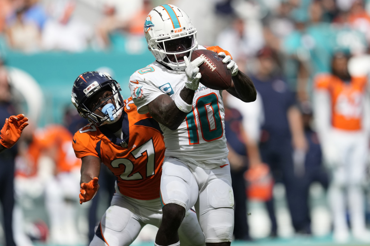 Broncos Dolphins Football