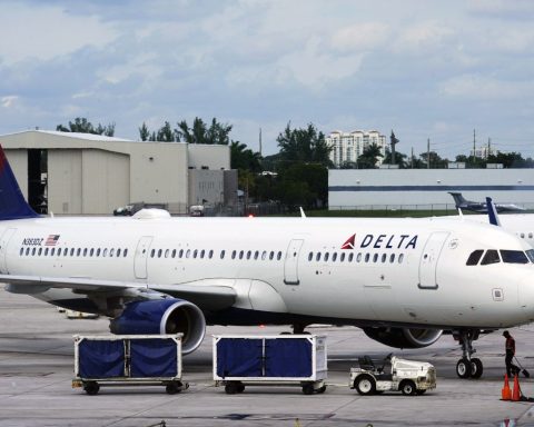 Delta is returning to the gate to tweak unpopular changes in its frequent-flyer program