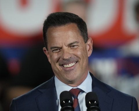 Race to replace Sen. Mitt Romney heats up as Republican Utah House speaker formally enters race