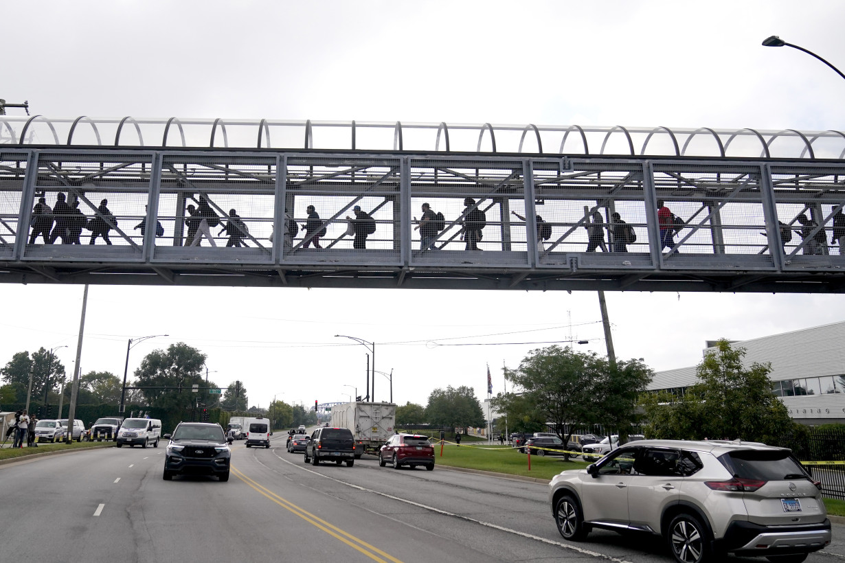 United Auto Workers strikes spread as 7,000 more workers at two plants join the picket line