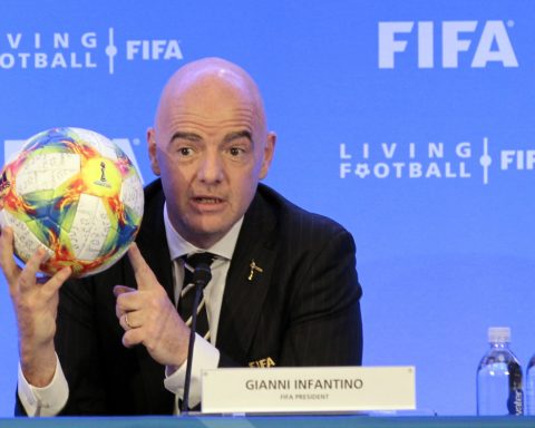 FIFA allows Russian soccer teams play in its Under-17 World Cups if they qualify