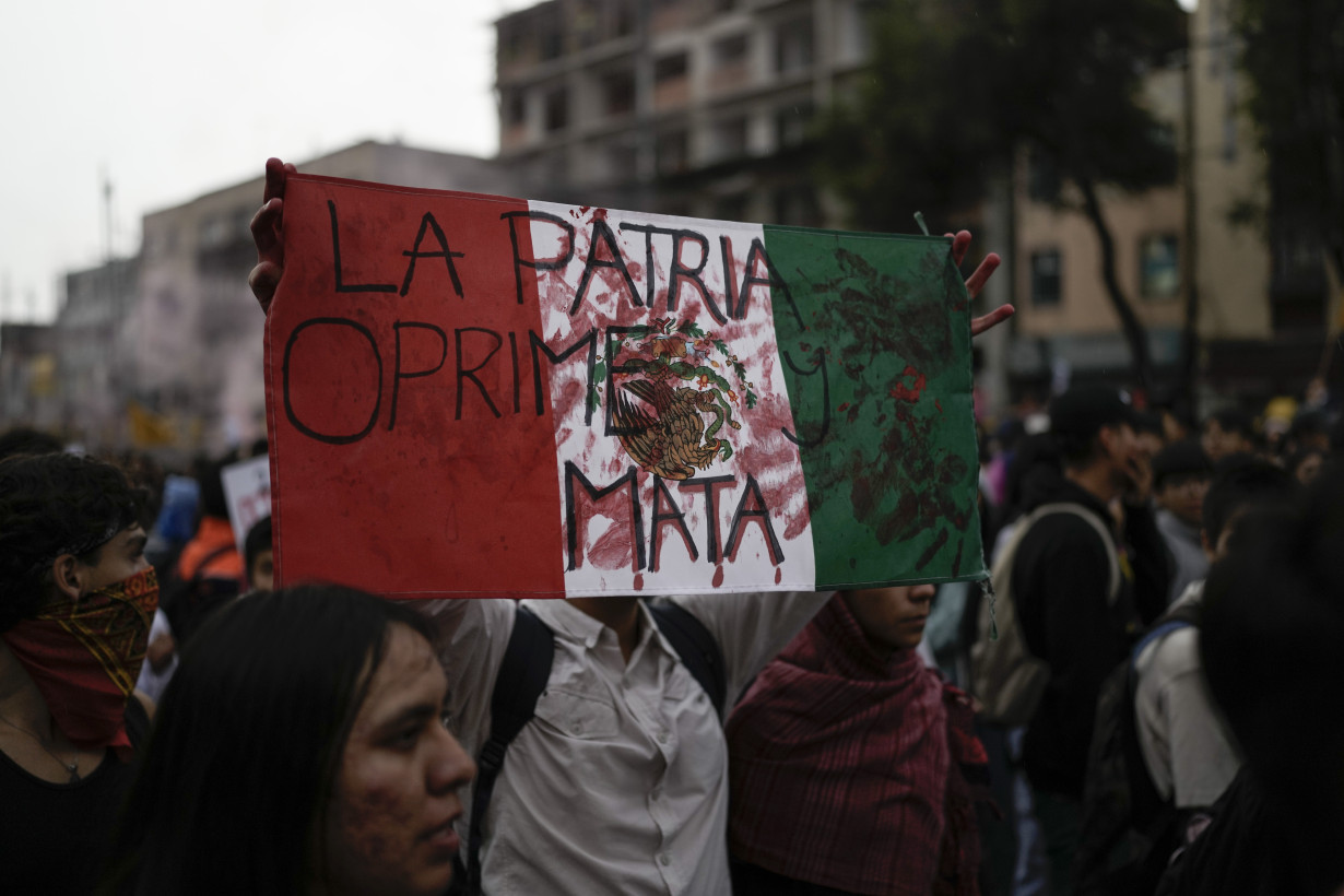 Generations of students remember 1968 massacre in march through Mexico City