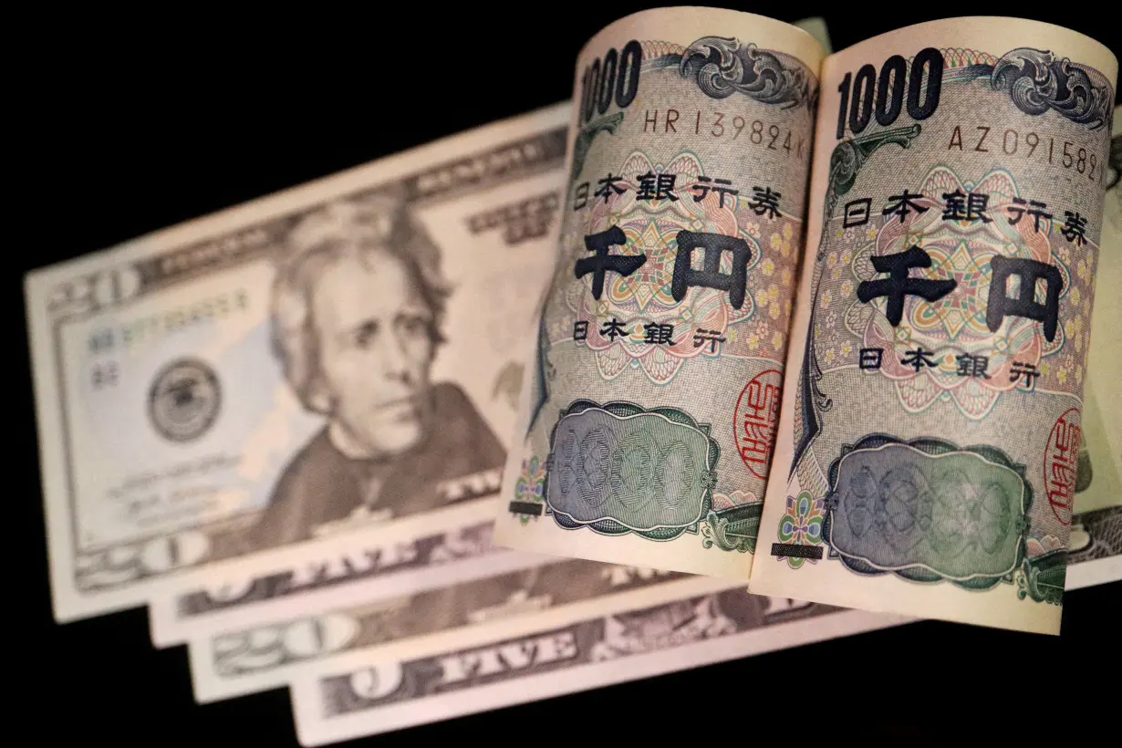 FILE PHOTO: FILE PHOTO: Illustration picture of Japanese yen and U.S. dollar banknotes