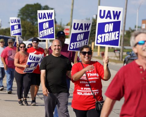 GM, Ford chiefs clash with UAW as union expands strikes