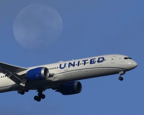 United Airlines makes 2nd large order for new planes in less than a year as it renews its fleet