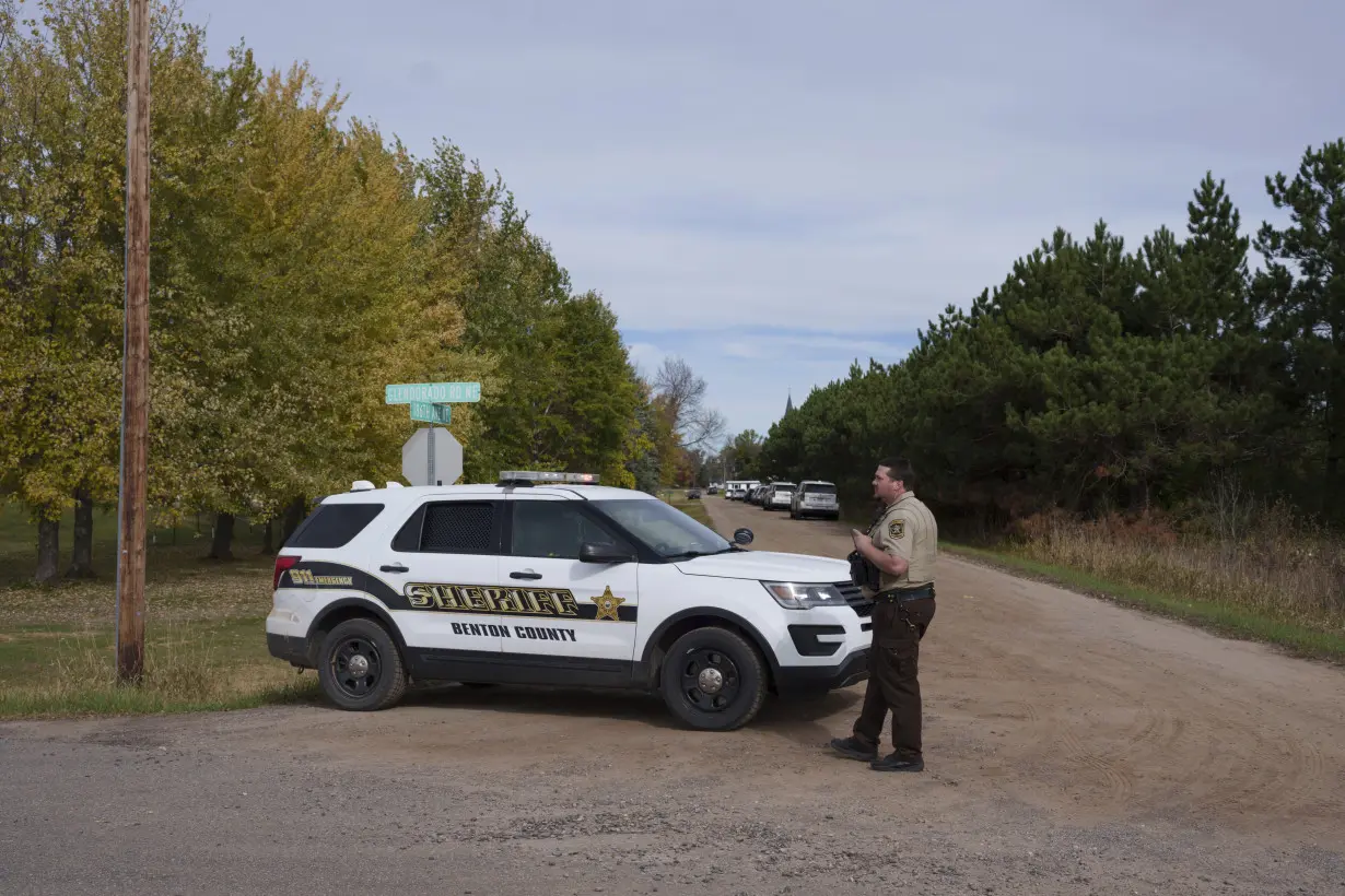 5 drug task force officers and a man have been hurt in a gunbattle at a home in rural Minnesota