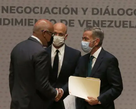 Venezuela and opposition reach deal on electoral conditions. They plan to sign Tuesday in Barbados