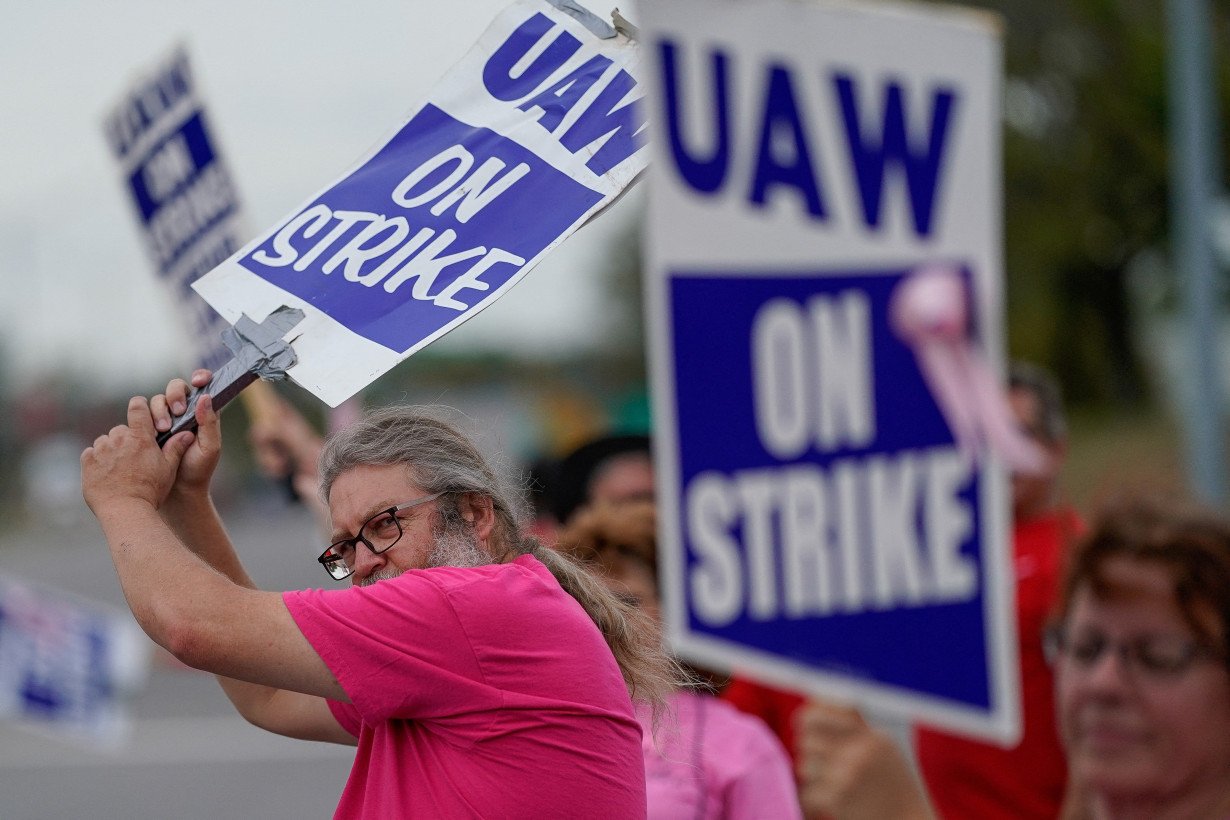 UAW and Ford Motor make progress in labor negotiations