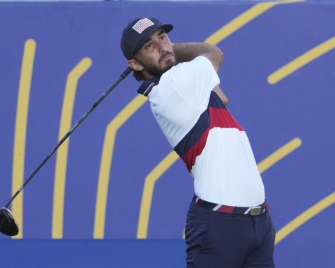 After 28 hours, the U.S. finally wins a full point at the Ryder Cup with rookies Homa and Harman