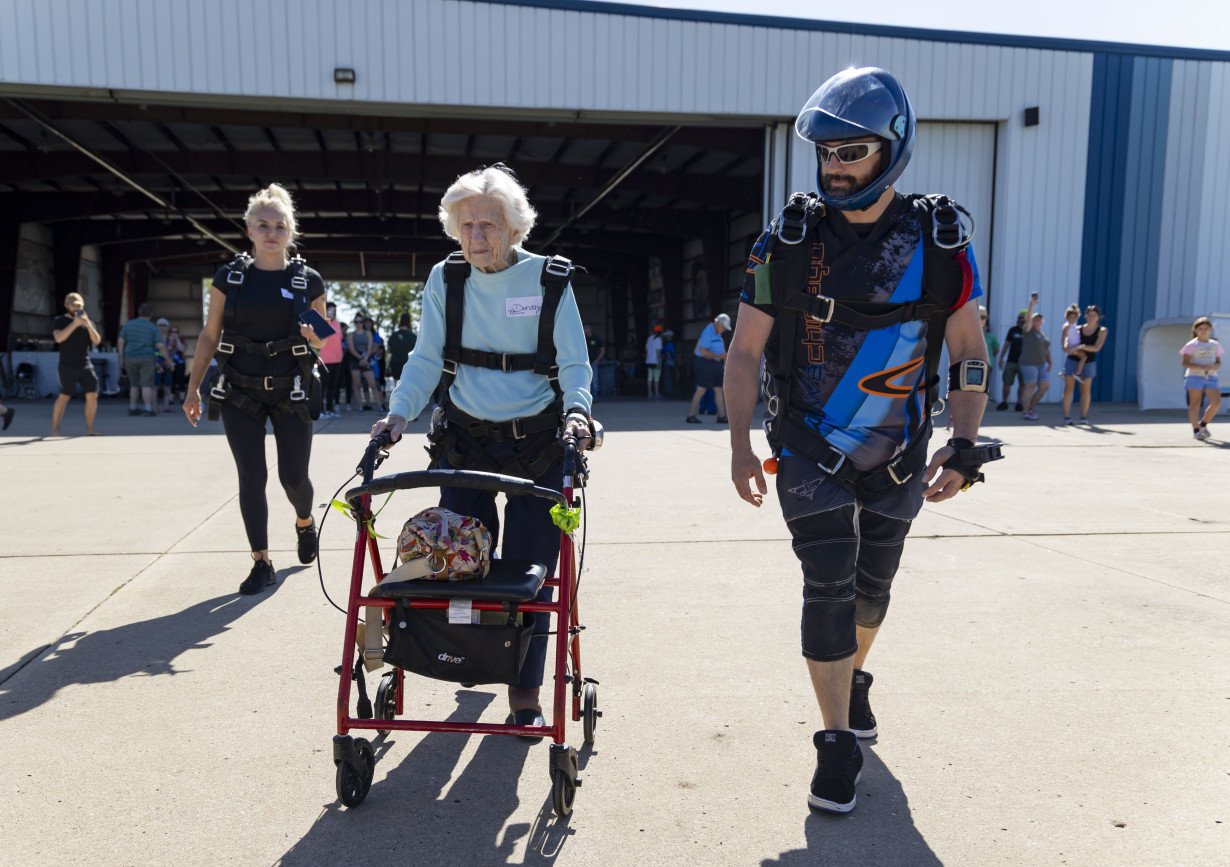 Chicago woman, 104, skydives from plane, aiming for record as the world's oldest skydiver