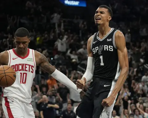 Wembanyama makes tying basket in regulation, then earns his first NBA win as Spurs top Rockets in OT