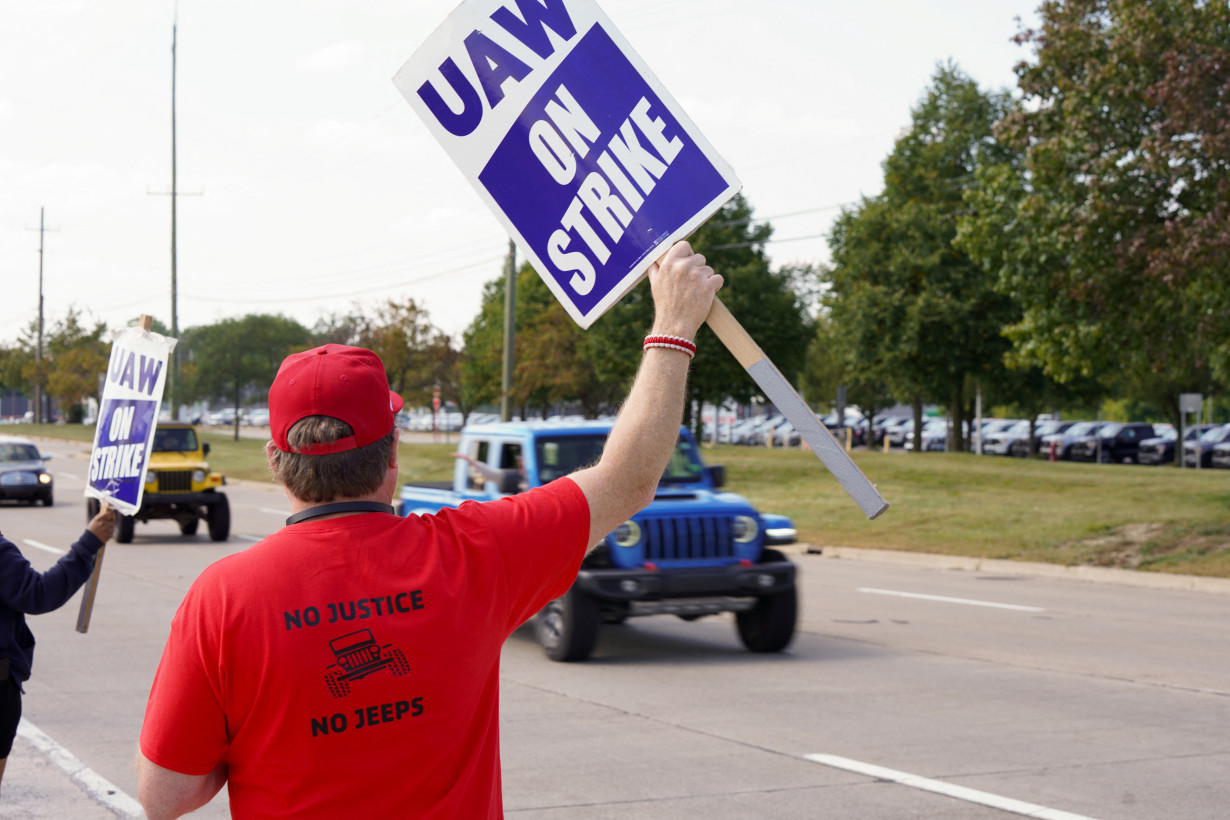 GM, Ford chiefs clash with UAW as union expands strikes