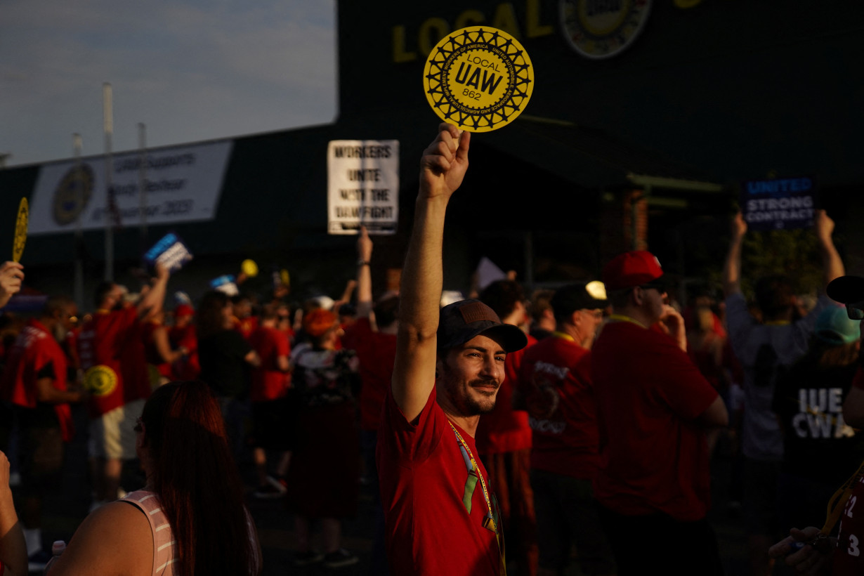 UAW rally to support striking workers