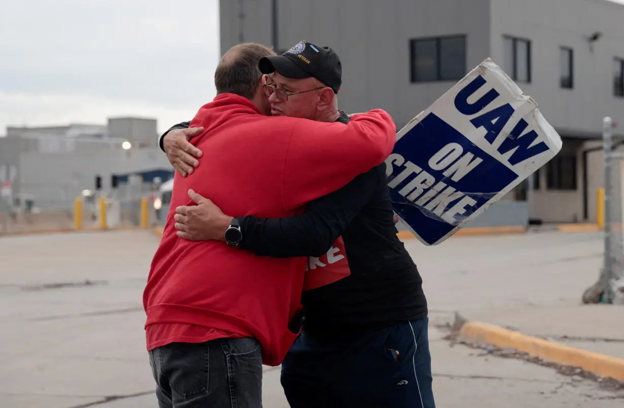 LA Post: Instant View: Ford Reaches Tentative Deal With Striking UAW Workers - The Los Angeles Post