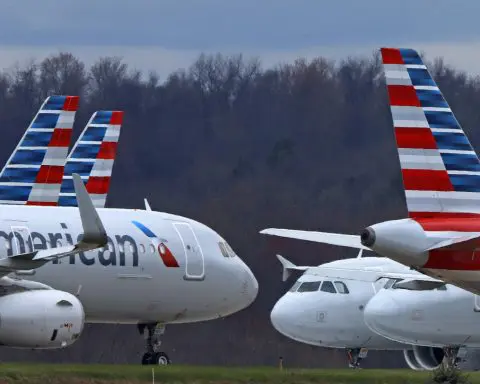 American Airlines lost $545 million in the third quarter on higher labor costs while rivals prosper