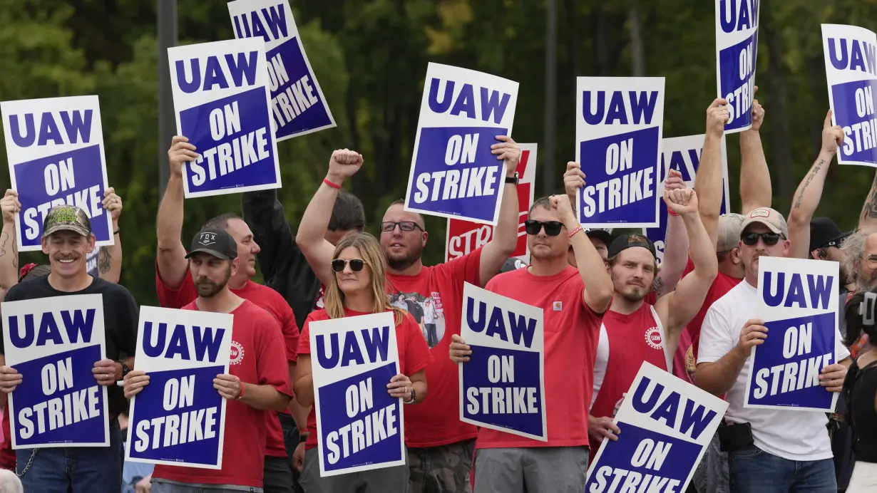 AP Poll Auto Worker Strikes