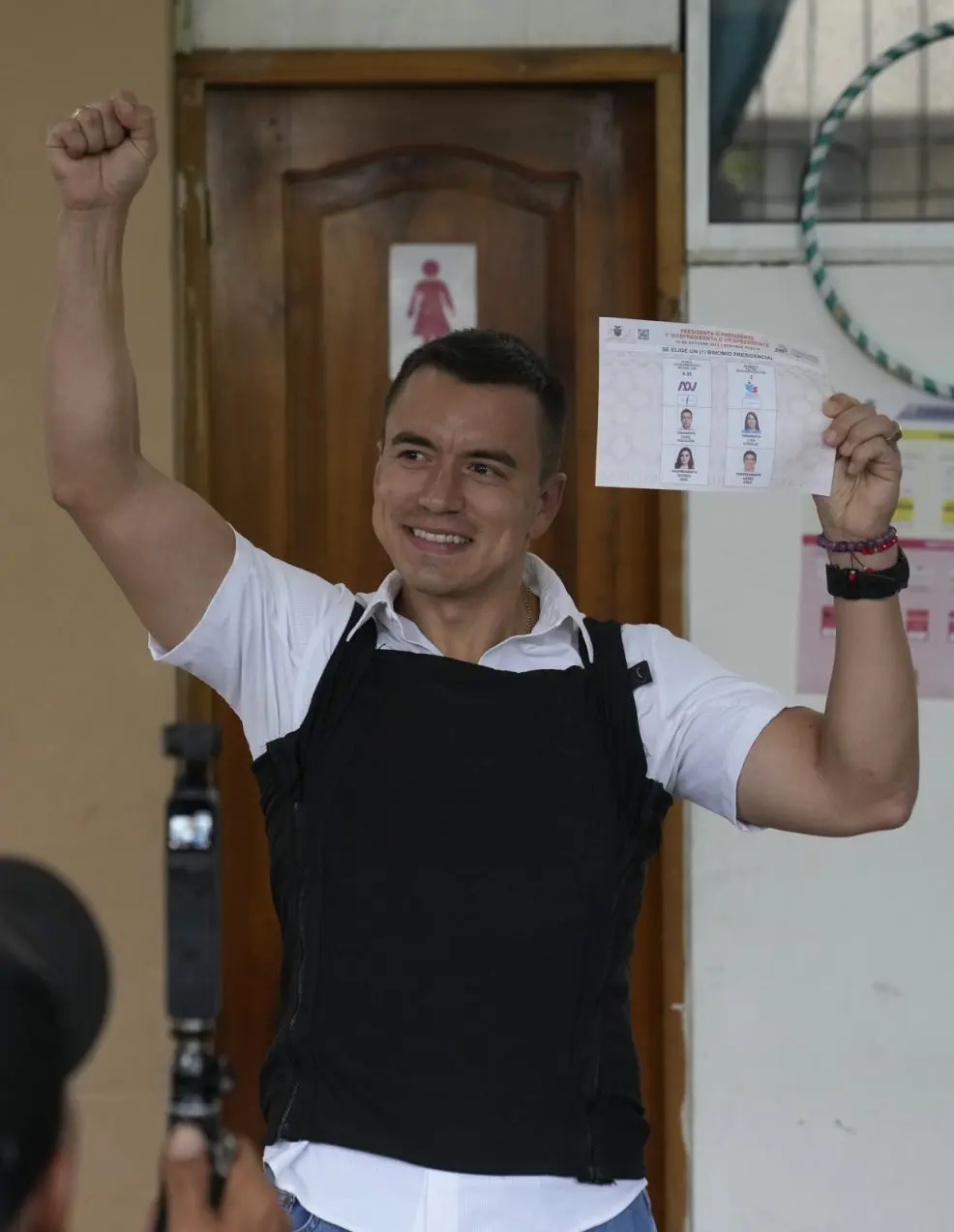 Daniel Noboa, heir to banana fortune, wins Ecuador’s presidential runoff election