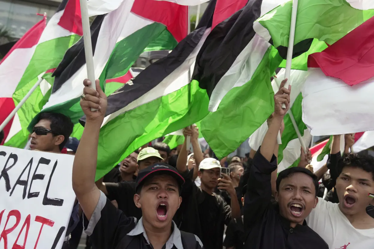 Thousands in Muslim countries and beyond demonstrate over Israeli airstrikes