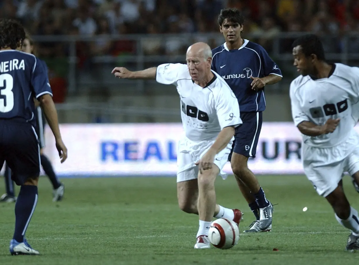 Bobby Charlton, the Manchester United and England soccer great, dies at 86